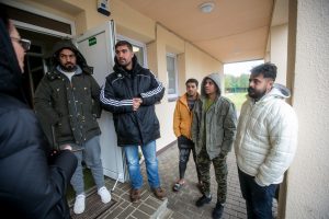 Kariams talkinę afganistaniečiai integruojasi Lietuvoje: ieško darbo, mokosi kalbos