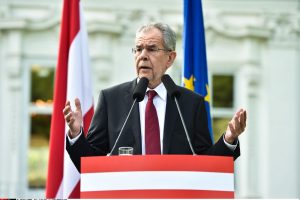 Austrijos prezidentas ir vyriausybė nesutaria dėl pagalbos Ukrainoje vykdant išminavimą