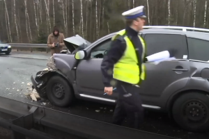 Masinė avarija Lenkijoje: slidžiame greitkelyje susidūrė 17 automobilių