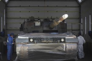 Ispanija perduos Ukrainai 20 tankų „Leopard“
