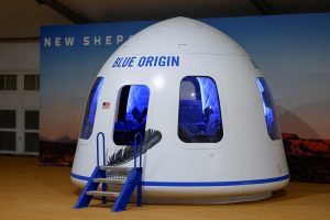 „Blue Origin“ skelbia apie kitą savaitę įvyksiančią misiją į kosmosą