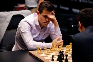 Norvegas M. Carlsenas po pratęsimo apgynė stipriausio pasaulio šachmatininko vardą