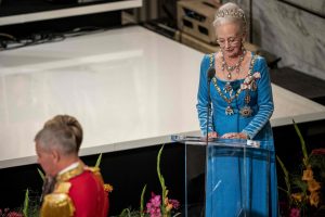 Danijos karalienei po Elizabeth II laidotuvių patvirtinta COVID-19