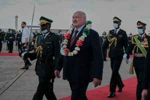 A. Lukašenka pirmą kartą atvyko į Zimbabvę stiprinti dvišalių ryšių