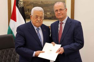 Palestiniečių prezidentas nauju premjeru paskyrė ilgametį patarėją ekonomikos klausimais