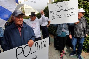 Lenkijos naujasis Holokausto įstatymas baudžiamųjų kaltinimų nenumato