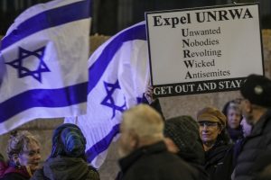 Izraelis teigia pateiksiąs įrodymų apie JT agentūros ryšius su terorizmu