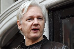 J. Assange'ui bus paskirta bausmė dėl paleidimo už užstatą sąlygų pažeidimo