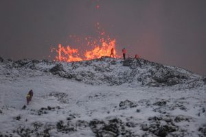 Išsiveržęs Islandijos ugnikalnis toliau rimsta