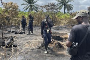 Nigerijoje sprogus nelegaliai naftos perdirbimo gamyklai žuvo mažiausiai 18 žmonių