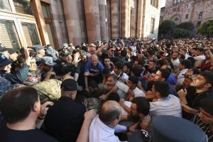 Jerevane – policijos ir protestuotojų susirėmimai