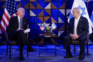 J. Bidenas po beveik mėnesio pertraukos pasikalbėjo su B. Netanyahu apie padėtį Gazos Ruože
