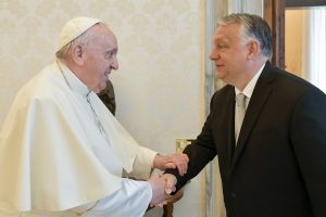 Vengrų premjeras V. Orbanas ir popiežius Pranciškus: du skirtingi požiūriai į krikščionybę