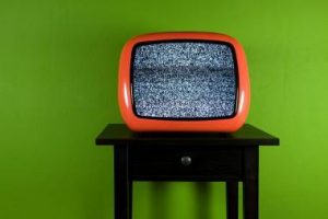Riba tarp interneto ir televizijos sunyko?