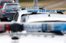 Kauno rajone – vogto automobilio gaudynės: girtas jo vairuotojas sužalojo pareigūną