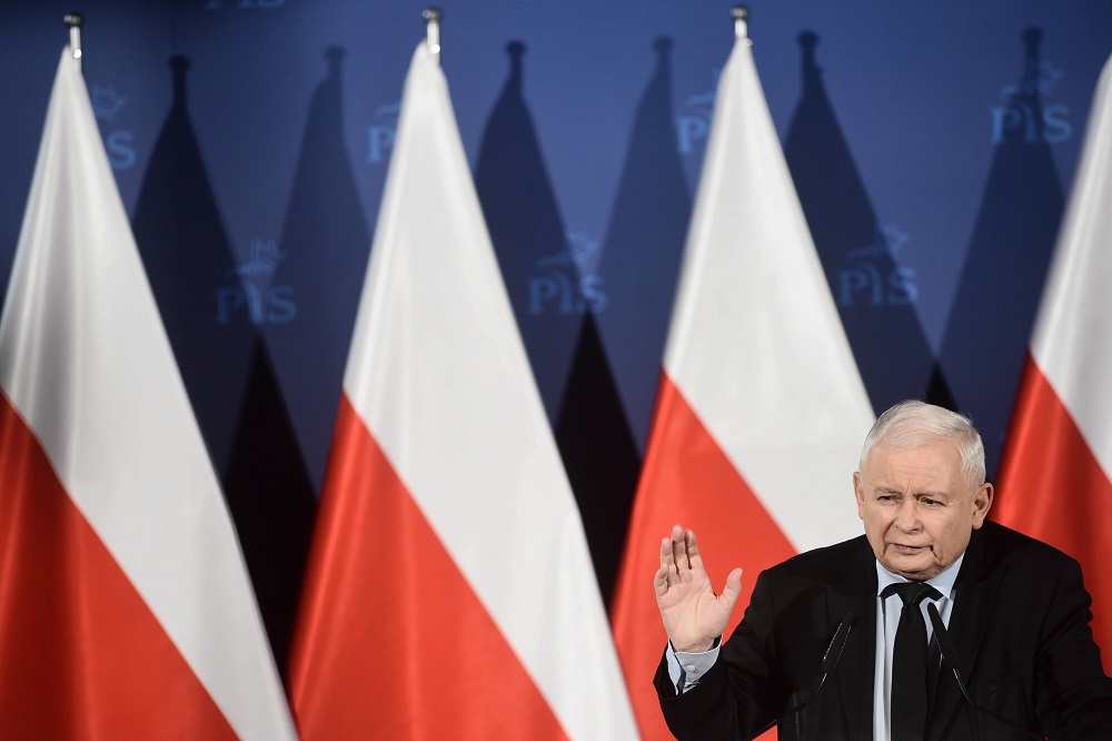 J. Kaczyński obiecuje kolejne ustępstwa przed kolejnymi wyborami w Polsce