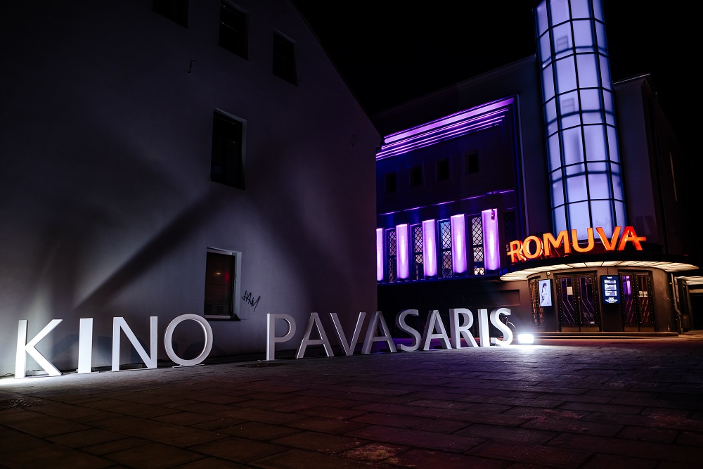 Durante l’evento preliminare del festival “Kino pavasaris”, il centro cinematografico di Kaunas “Romuva” stava annegando in un mare di profumi