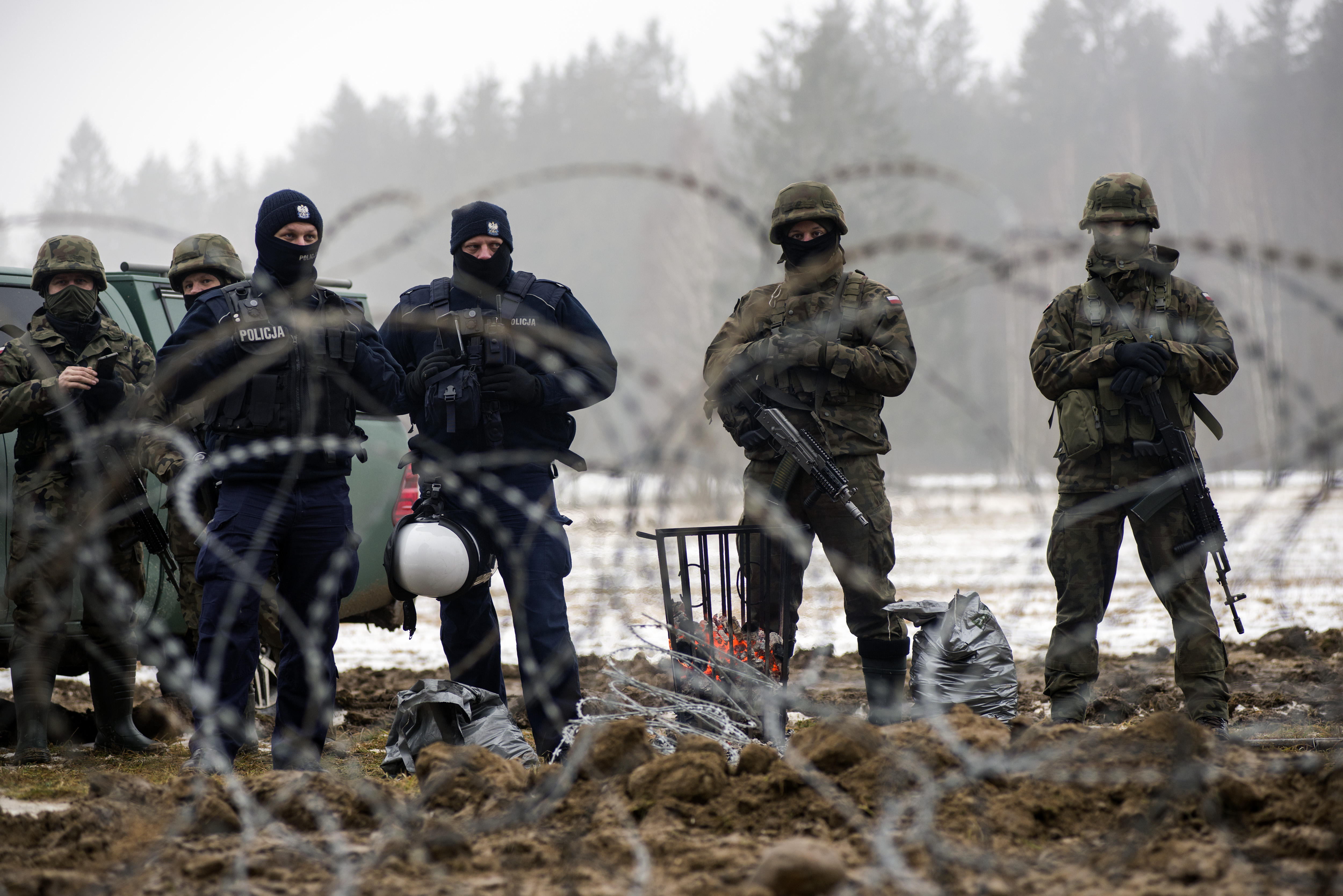 Polska akceptuje Ukraińców, ale przesuwa granicę białoruską