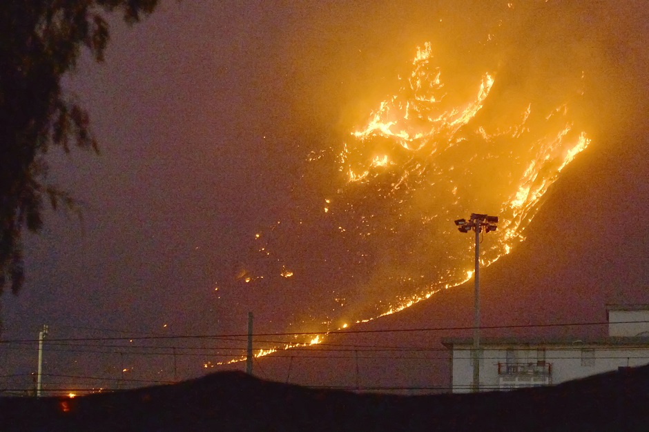 Il Nord Italia è devastato da un elemento: un adolescente è morto durante la tempesta, l’aeroporto della Sicilia è stato chiuso a causa degli incendi