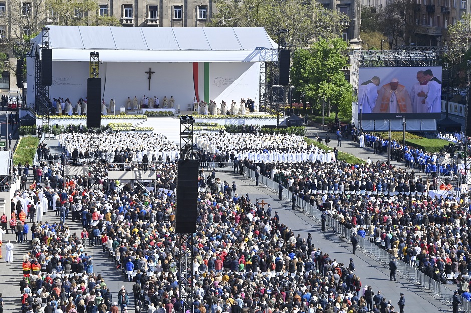 Papież wezwał Węgrów do otwarcia się na migrantów