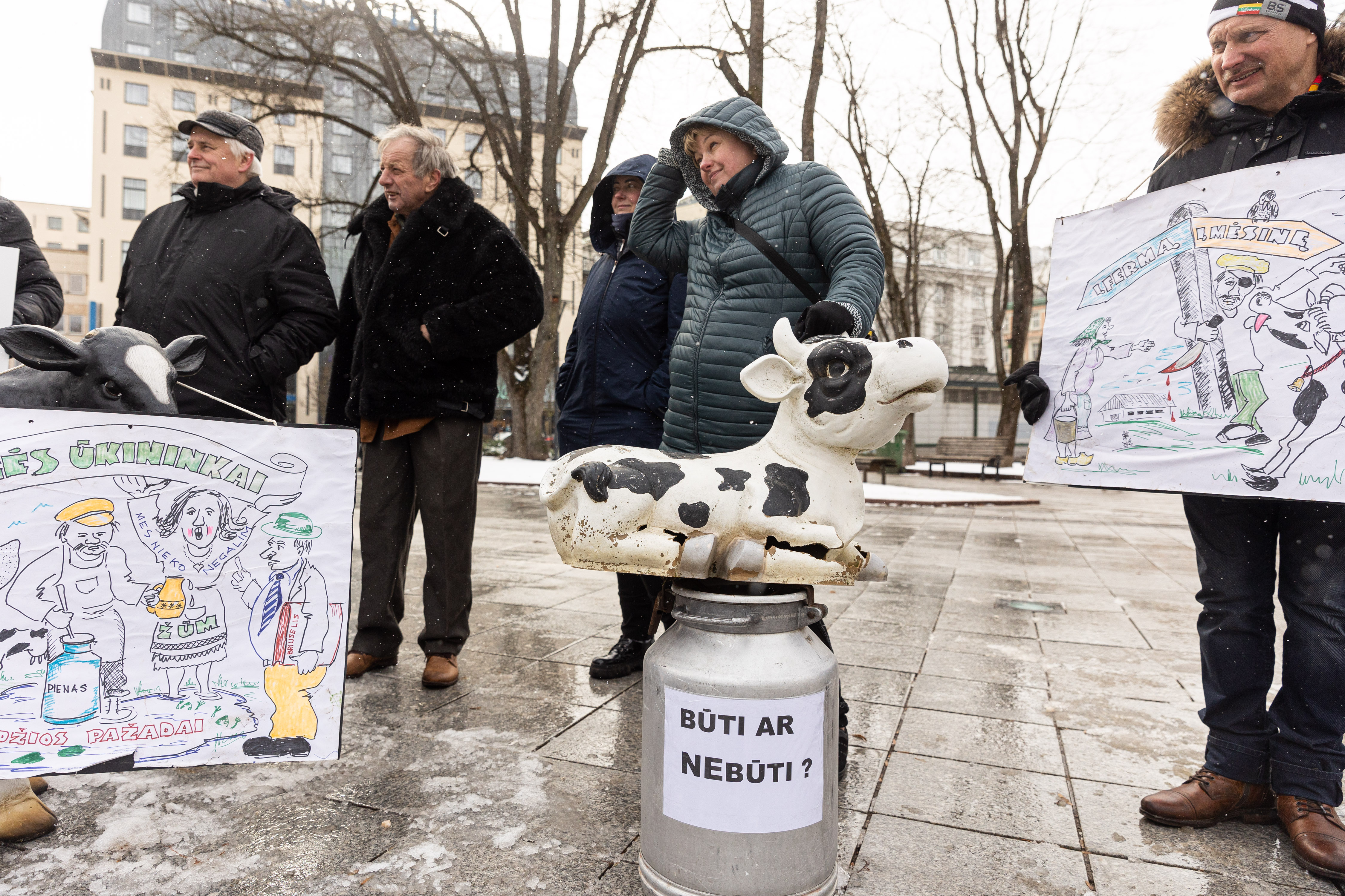 Gli agricoltori scontenti dei prezzi di acquisto del latte minacciano il governo con proteste di massa