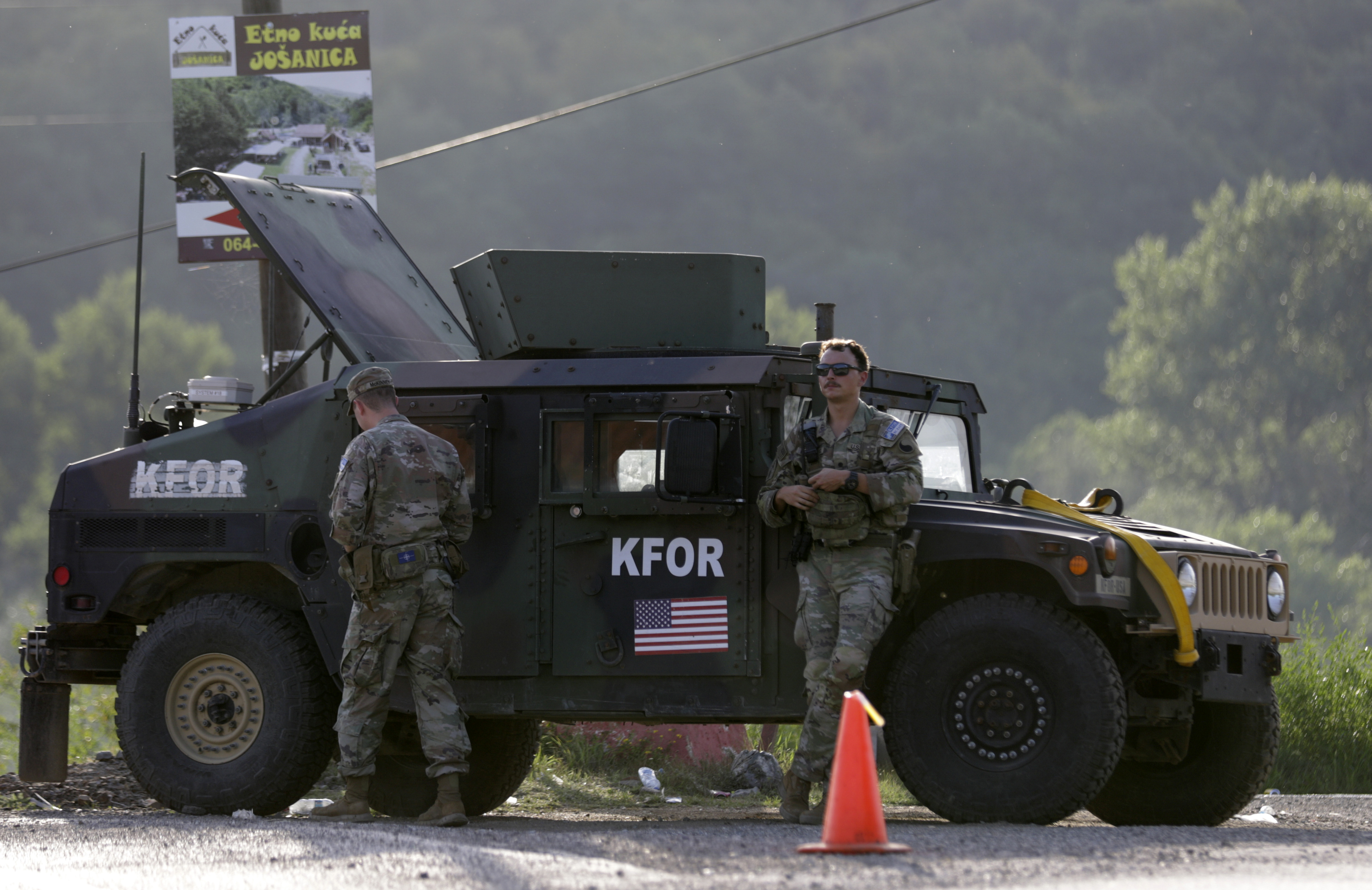 NATO wysyła dodatkowe siły do ​​Kosowa