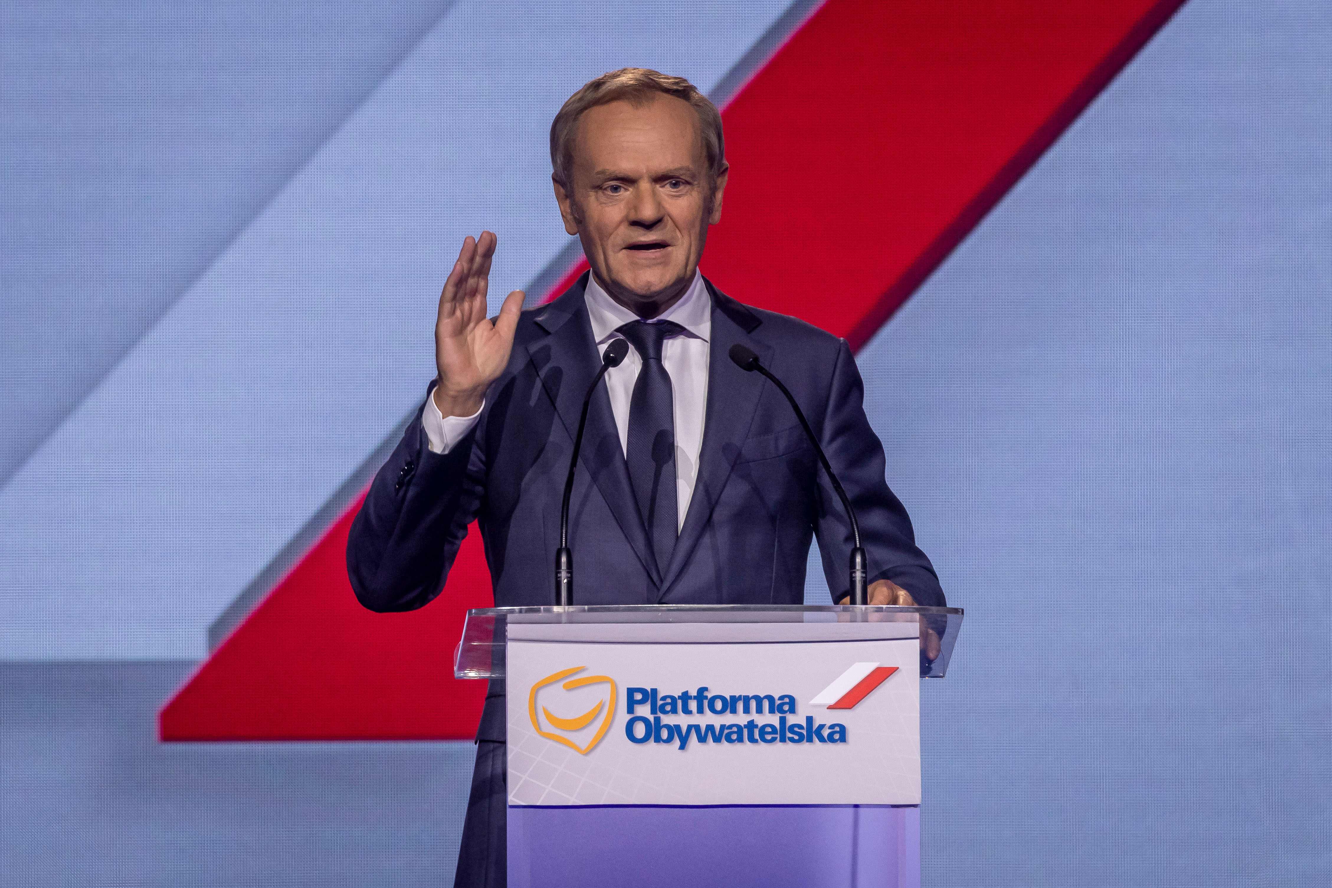 Były polski premier D. Tusk powraca na czoło sceny politycznej swojego kraju