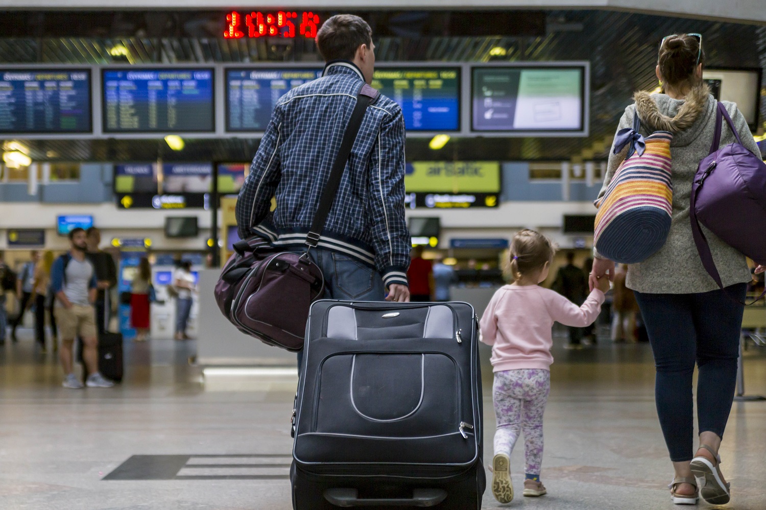 Setter trender: Litauere som kommer tilbake fra emigrasjon blir tatt imot av lokalbefolkningen nesten med gafler