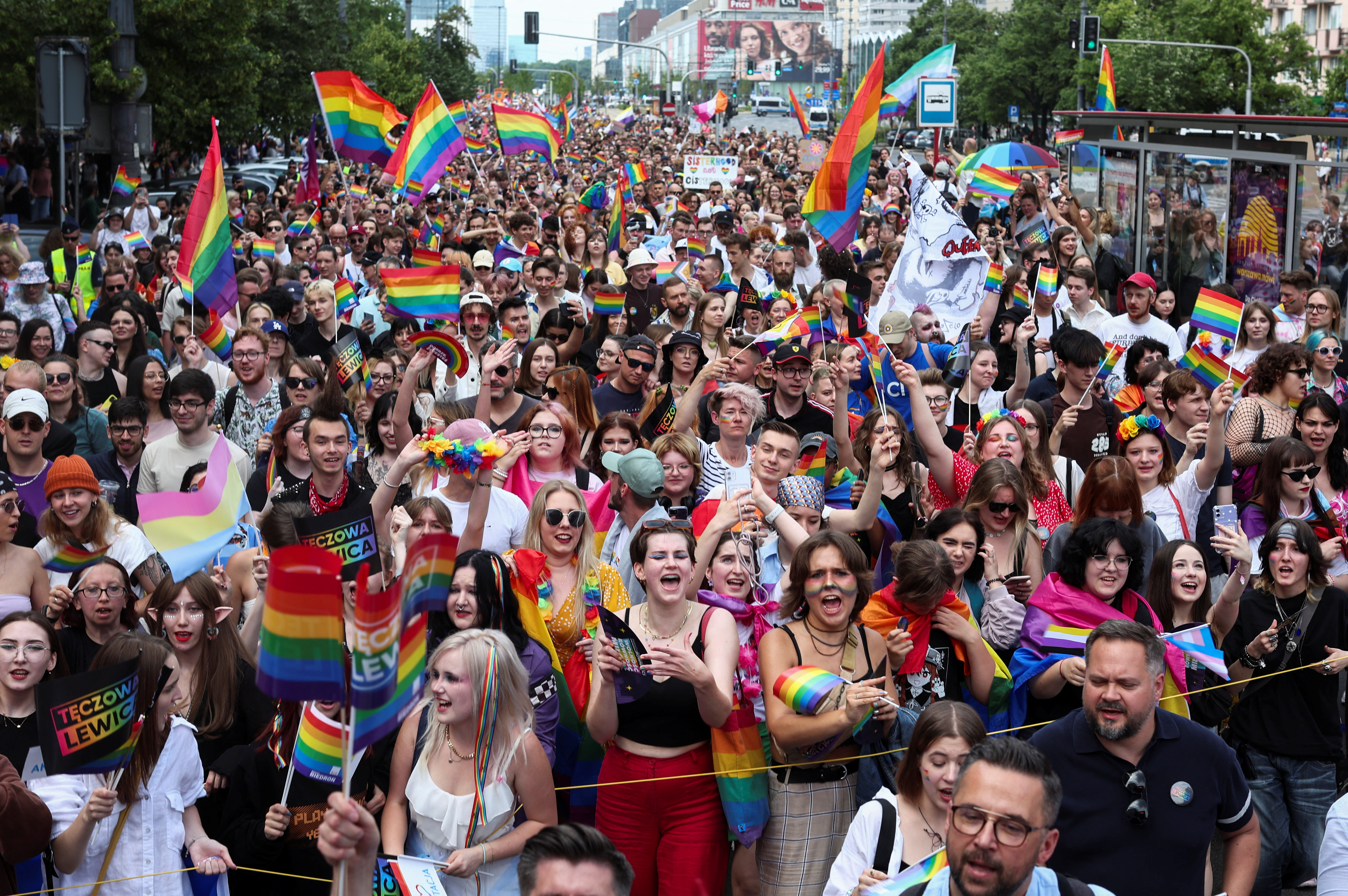 Tysiące osób przyłączyło się do marszu poparcia dla polskiej społeczności LGBTQ