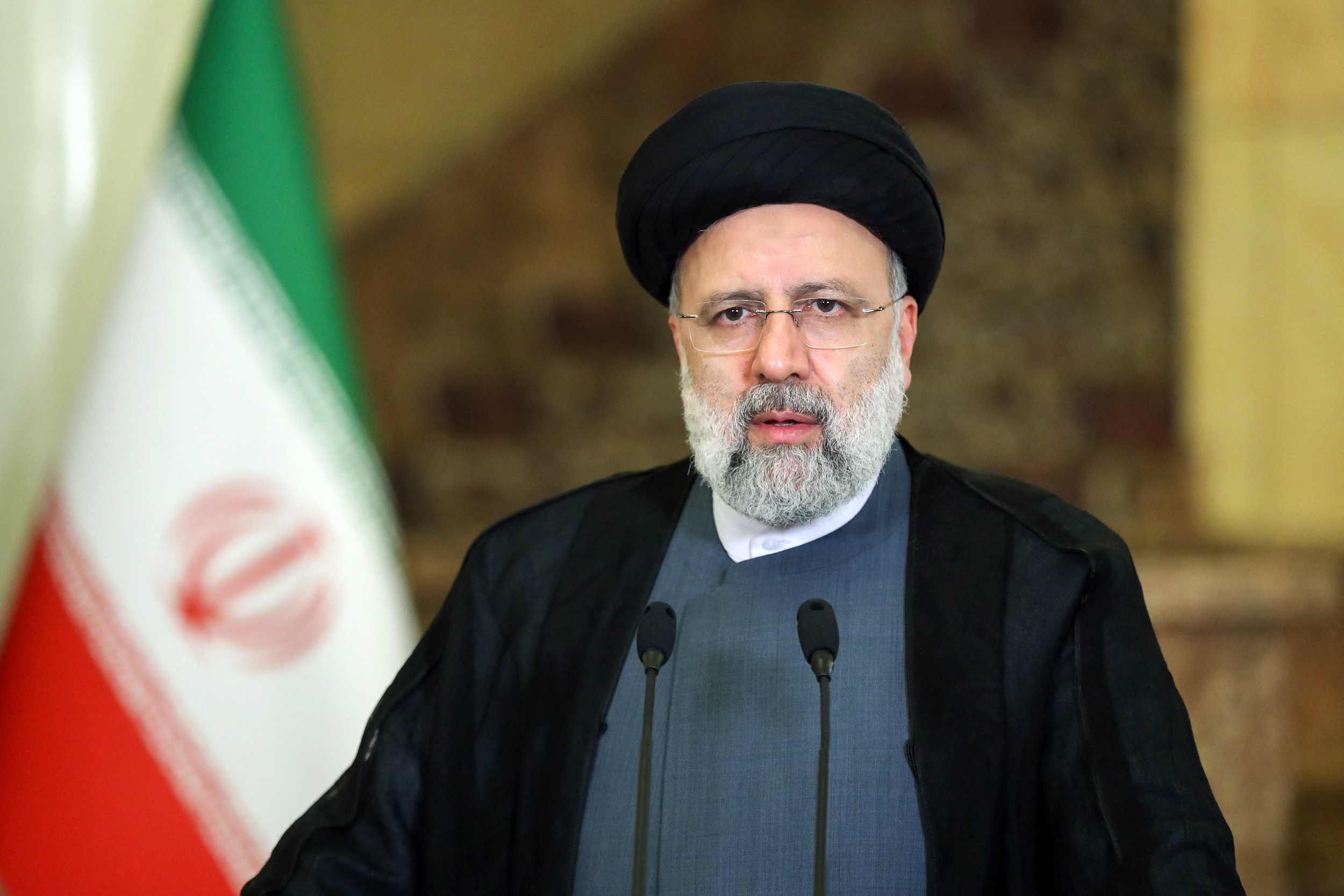 E. Raisi hånet herr Bidens løfte om å frigjøre Iran