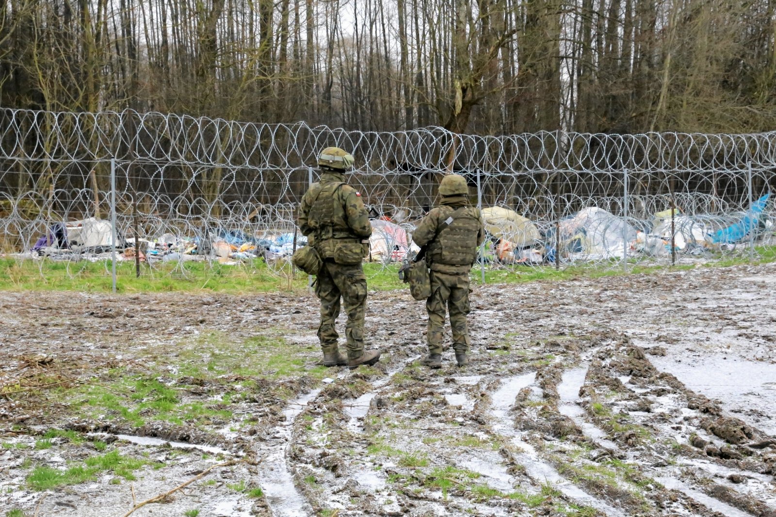Białoruś zaostrza kontrole na granicy z Polską po tym, jak siły bezpieczeństwa strzelają do „terrorystów”