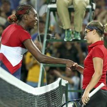 Teniso žvaigždė V. Williams suklupo jau olimpinių varžybų starte