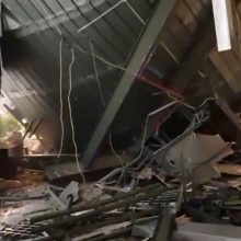 Indonezijos vertybinių popierių biržoje įgriuvus grindims sužeisti 75 žmonės