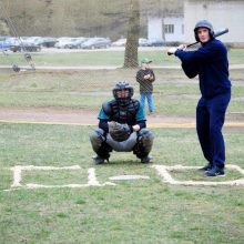 Beisbolininkai rado bendrą kalbą su kariūnais
