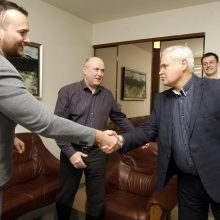Klaipėdos meras spaudė ranką vicečempionų kapitonui D.Slavinskui