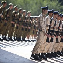Izraelis ilgina privalomosios karinės tarnybos laiką