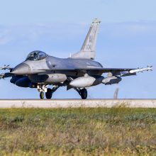 Rusijos atakos Ukrainos aviacijos bazėse kelią susirūpinimą dėl F-16 dislokavimo