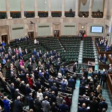 Lenkų parlamentas nepritarė siūlymui dekriminalizuoti pagalbą atlikti abortą