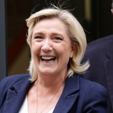 Prancūzijos dešinieji tvirtina vis dar galintys užsitikrinti absoliučią daugumą