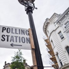 Rinkimų išvakarėse britai nerodo simpatijų valdantiesiems konservatoriams