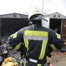 Vilkaviškio rajone užsiliepsnojo garažas: apdegė dvi tonos malkų, trys tonos anglių