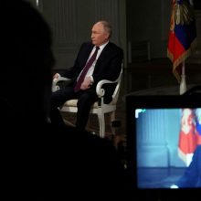 Po interviu su T. Carlsonu Rusijos valstybinė žiniasklaida gyrė V. Putiną