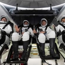 Po šešių mėnesių kosmose į Žemę sugrįžo keturi astronautai