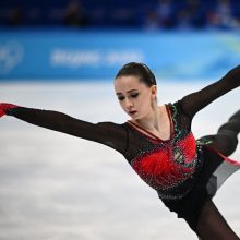 Be diskvalifikuotos K. Valijevos Rusijos čiuožėjų komandai liko tik olimpinė bronza