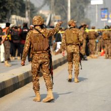 Per mirtininko ataką Pakistano karinėje bazėje žuvo 23 kariai