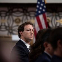 M. Zuckerbergas JAV Kongrese atsiprašė dėl vaikams socialiniuose tinkluose daromos žalos