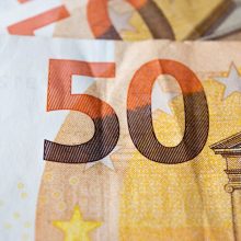 Bankomatuose rasti padirbti 50 ir 20 eurų banknotai