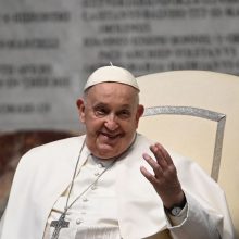 Vatikanas pakomentavo popiežiaus Pranciškaus žodžius apie taikos derybas