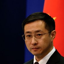 Kinija ragina NATO „neversti kitiems kaltės“ dėl karo Ukrainoje