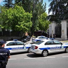 Ministras: Belgrade prie Izraelio ambasados sužeistas pareigūnas, užpuolikas nukautas
